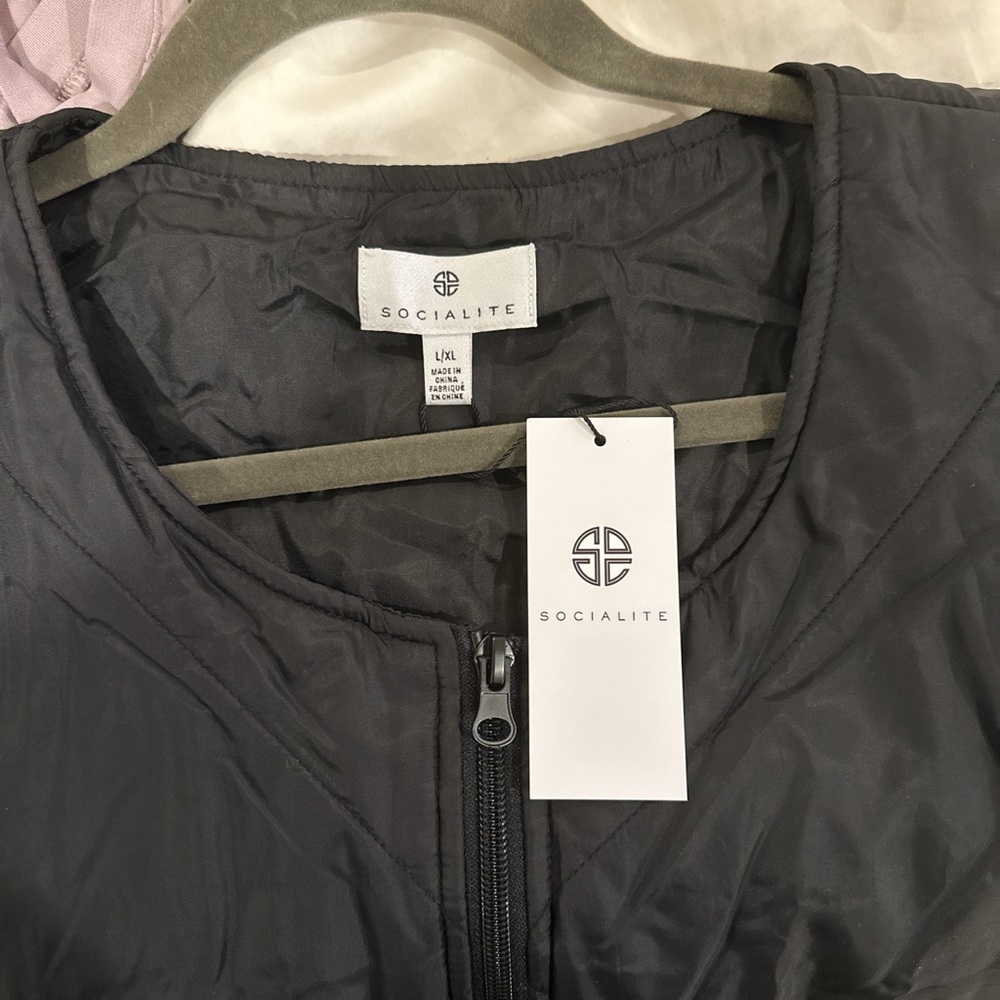 Socialite Black Puffer Vest - L/XL